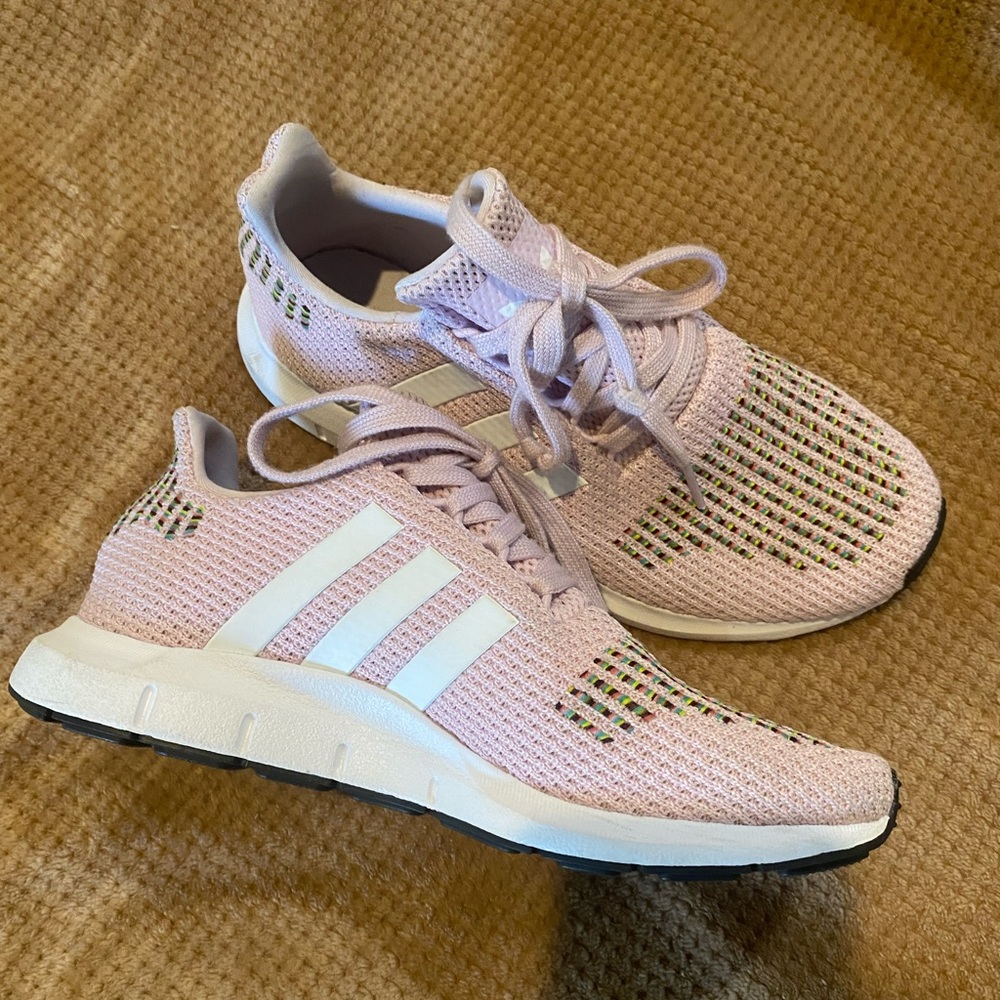 Adidas Women's Swift Run Casual Running Shoes Sz 6.5.  Worn once - Picture 9 of 9